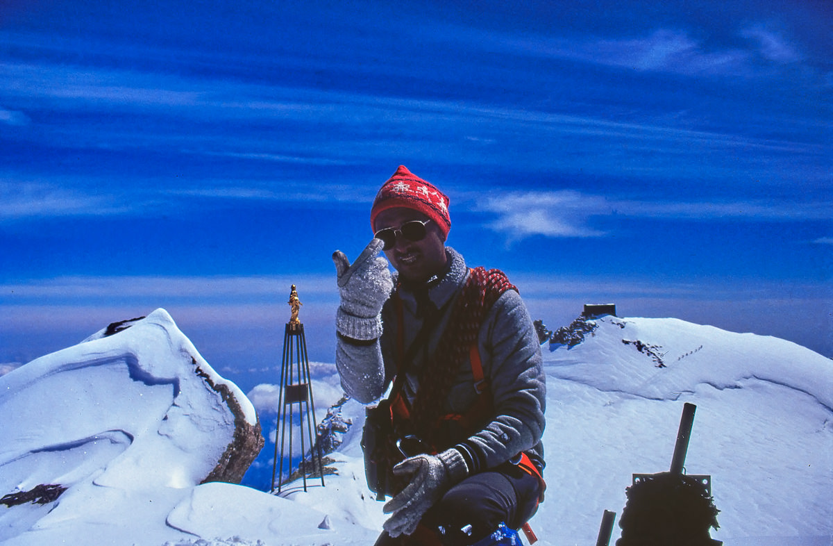 on the summit of the Zumsteinspitze, in the background the refuge Cabanna Regina Margerita